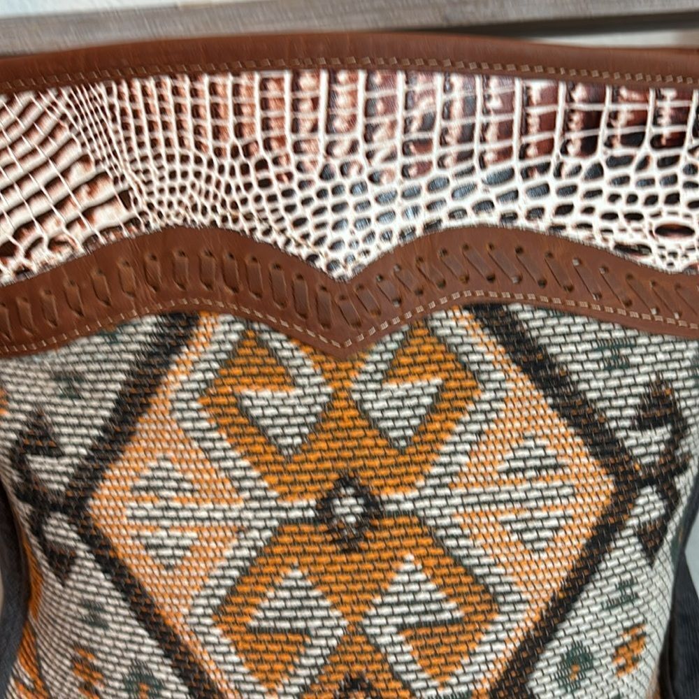Seneca Falls Shoulder Bag - Picture 4 of 11